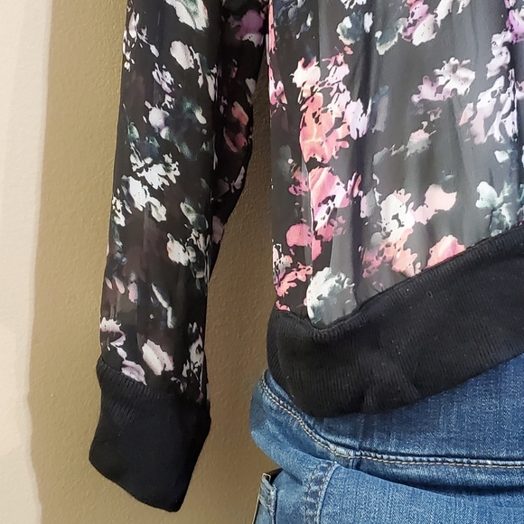 Vince Camuto Sheer Top - Picture 3 of 6